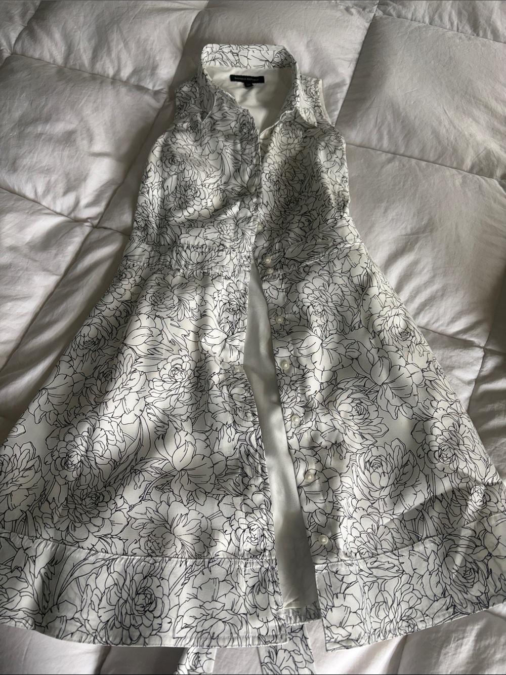 Banana Republic White Sleeveless Floral-Outline Mini Dress